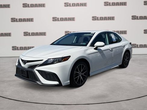 Used 2021 Toyota Camry SE FWD image 1