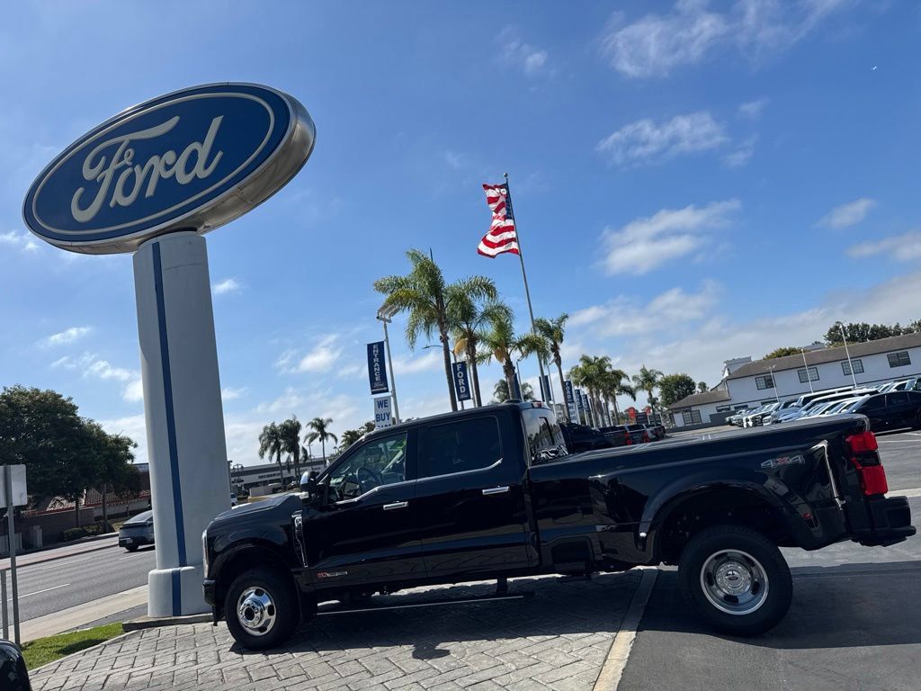 Used 2025 Ford F350 Platinum w/ Platinum Plus Package AWD/4WD image 23