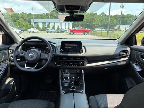 Certified 2024 Nissan Rogue SV AWD/4WD image 8
