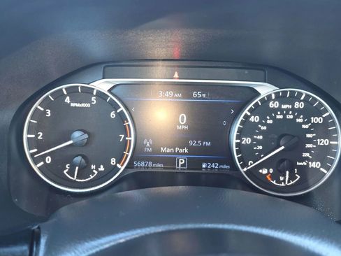 Used 2024 Nissan Altima 2.5 SV FWD image 15