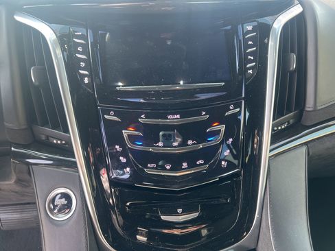 Used 2020 Cadillac Escalade ESV Platinum image 19