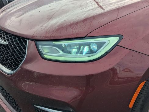 Used 2021 Chrysler Pacifica Touring w/ Uconnect Theater Family Group image 12