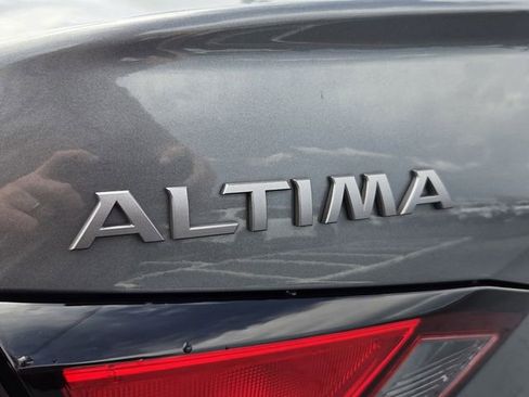 Used 2025 Nissan Altima 2.5 SV FWD image 13
