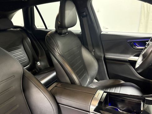 Used 2025 Mercedes-Benz GLC 350e 4MATIC image 29