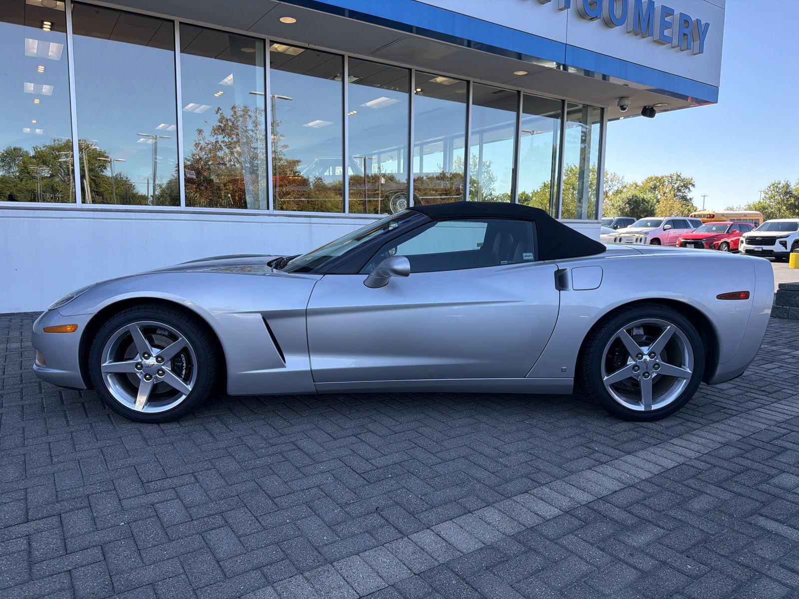 Used 2006 Chevrolet Corvette Convertible w/ Preferred Equipment Group RWD image 37