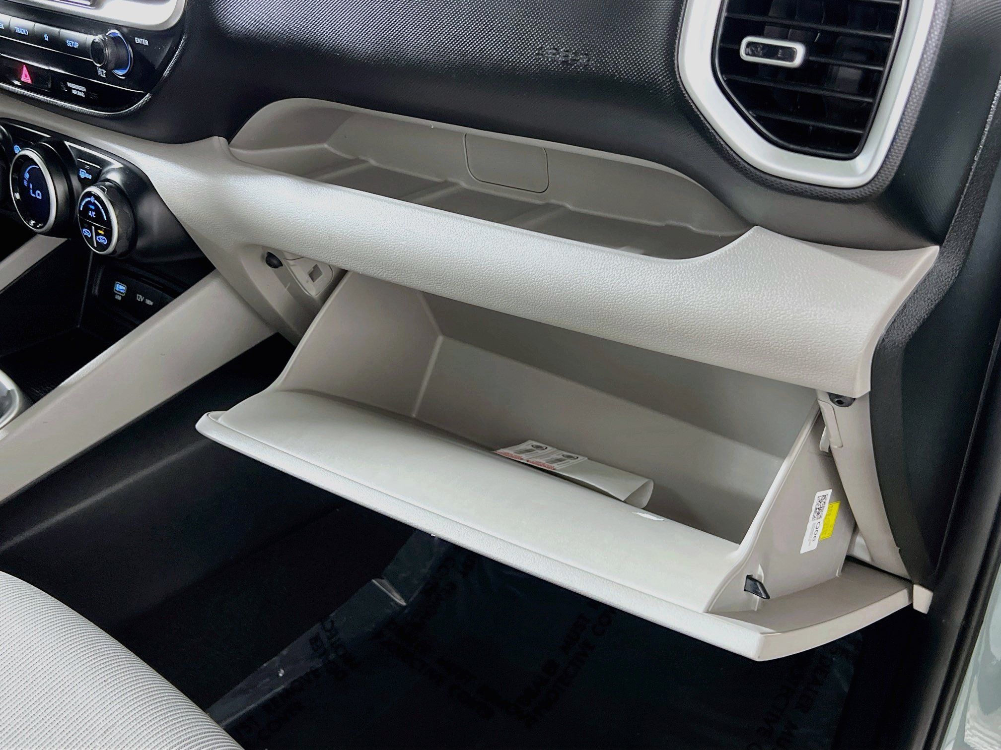 Used 2025 Hyundai Venue SEL FWD image 34