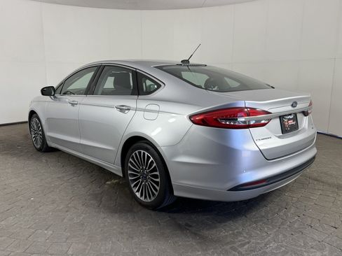 Used 2017 Ford Fusion SE w/ Fusion SE Technology Package FWD image 5