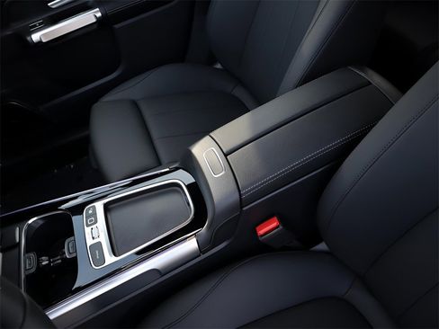 New 2026 Mercedes-Benz GLB 250 4MATIC image 32