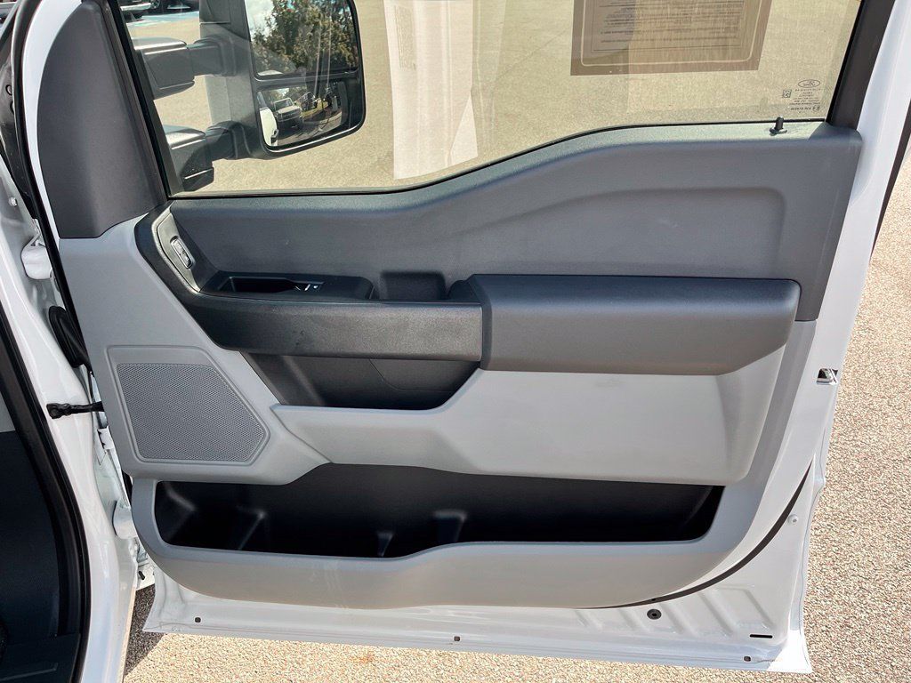 Used 2025 Ford F350 XL RWD image 16