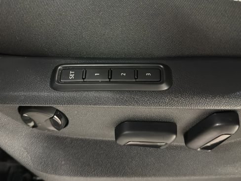 Certified 2025 Volkswagen Atlas SEL image 19