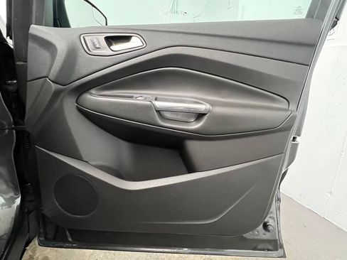 Used 2018 Ford Escape SE image 11