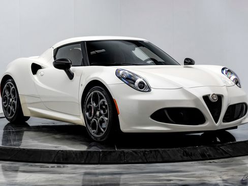 Used 2015 Alfa Romeo 4C Coupe w/ Leather Interior Group image 22