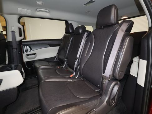 Used 2024 Kia Carnival LX image 21