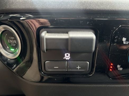 Used 2025 Chevrolet Silverado 1500 LT image 34