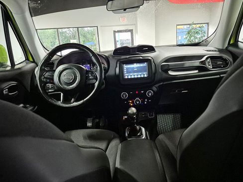 Used 2018 Jeep Renegade Altitude AWD/4WD image 13