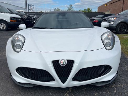 Used 2018 Alfa Romeo 4C Spider RWD image 2