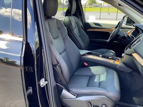 Used 2025 Volvo XC90 B5 Plus w/ Protection Package Premier image 10