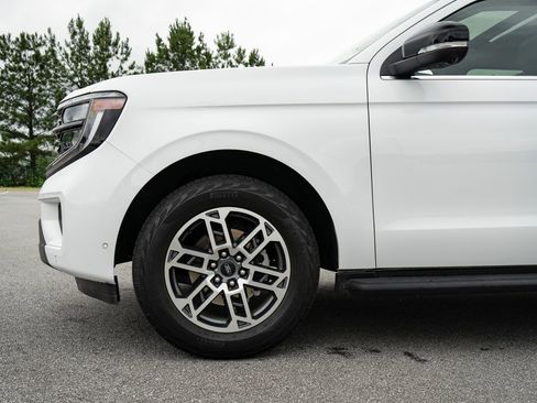 Used 2025 Ford Expedition Active AWD/4WD image 4