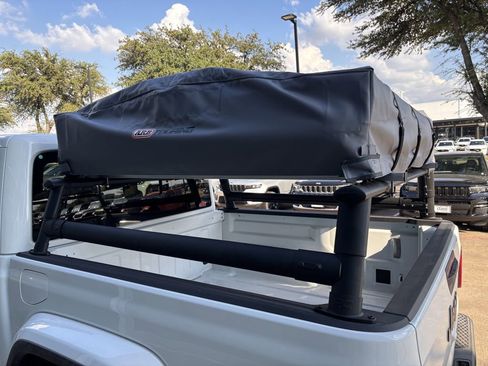 New 2025 Jeep Gladiator Sport image 9