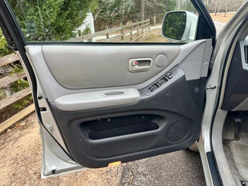 Used 2004 Toyota Highlander 2WD V6 image 11