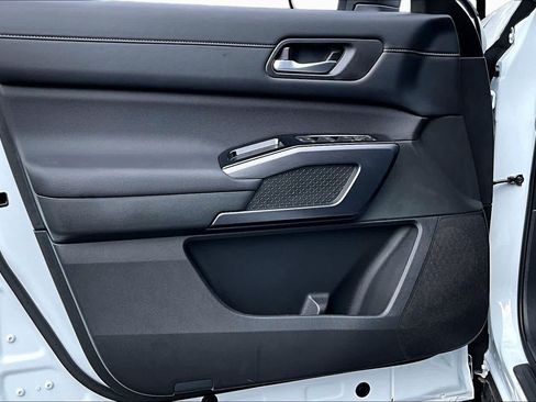 New 2026 Nissan Pathfinder SL FWD image 10