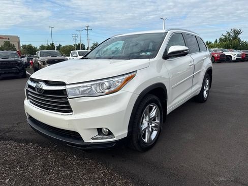 Used 2016 Toyota Highlander Limited w/ Driver Technology Package AWD/4WD image 2