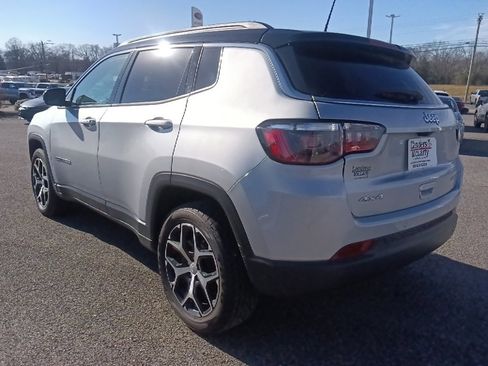 Used 2024 Jeep Compass Limited image 5