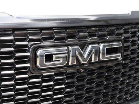 Used 2023 GMC Yukon Denali Ultimate AWD/4WD image 2