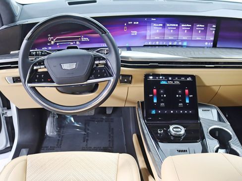 Used 2025 Cadillac Escalade IQ Sport 2 AWD/4WD image 16