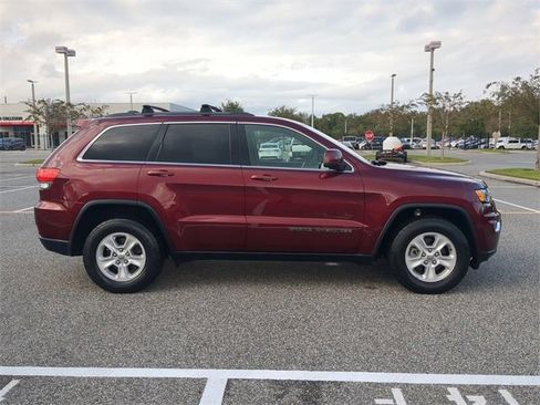 Used 2017 Jeep Grand Cherokee Laredo image 3