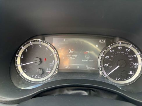 Used 2023 Toyota Highlander L image 10