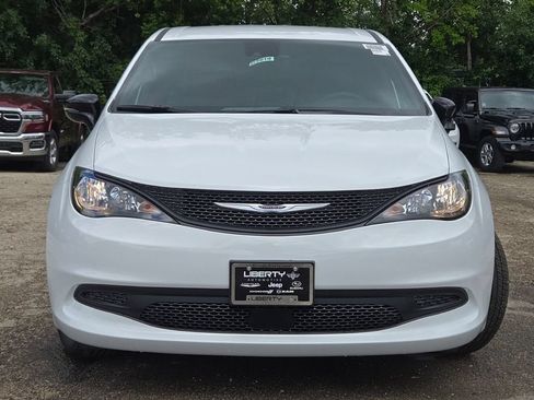 New 2027 Chrysler Pacifica LX FWD image 4