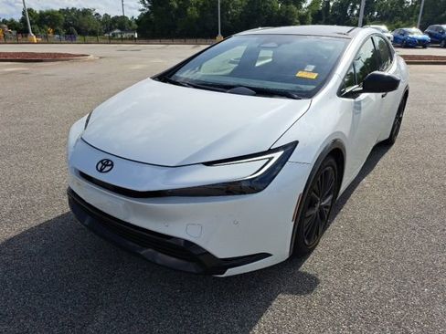 Used 2025 Toyota Prius FWD image 2