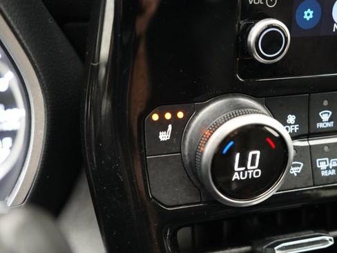 Used 2024 Toyota Highlander XLE AWD/4WD image 34