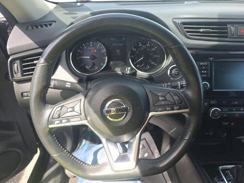 Used 2018 Nissan Rogue SV image 5
