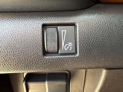 Used 2024 GMC Canyon AT4 w/ Technology Package AWD/4WD image 18