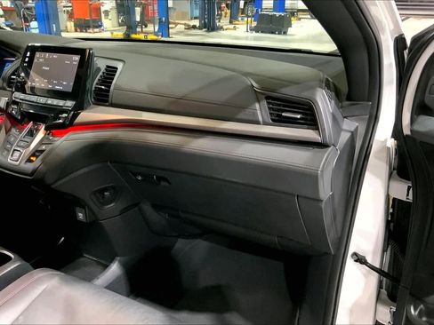 Used 2024 Honda Odyssey Sport image 18
