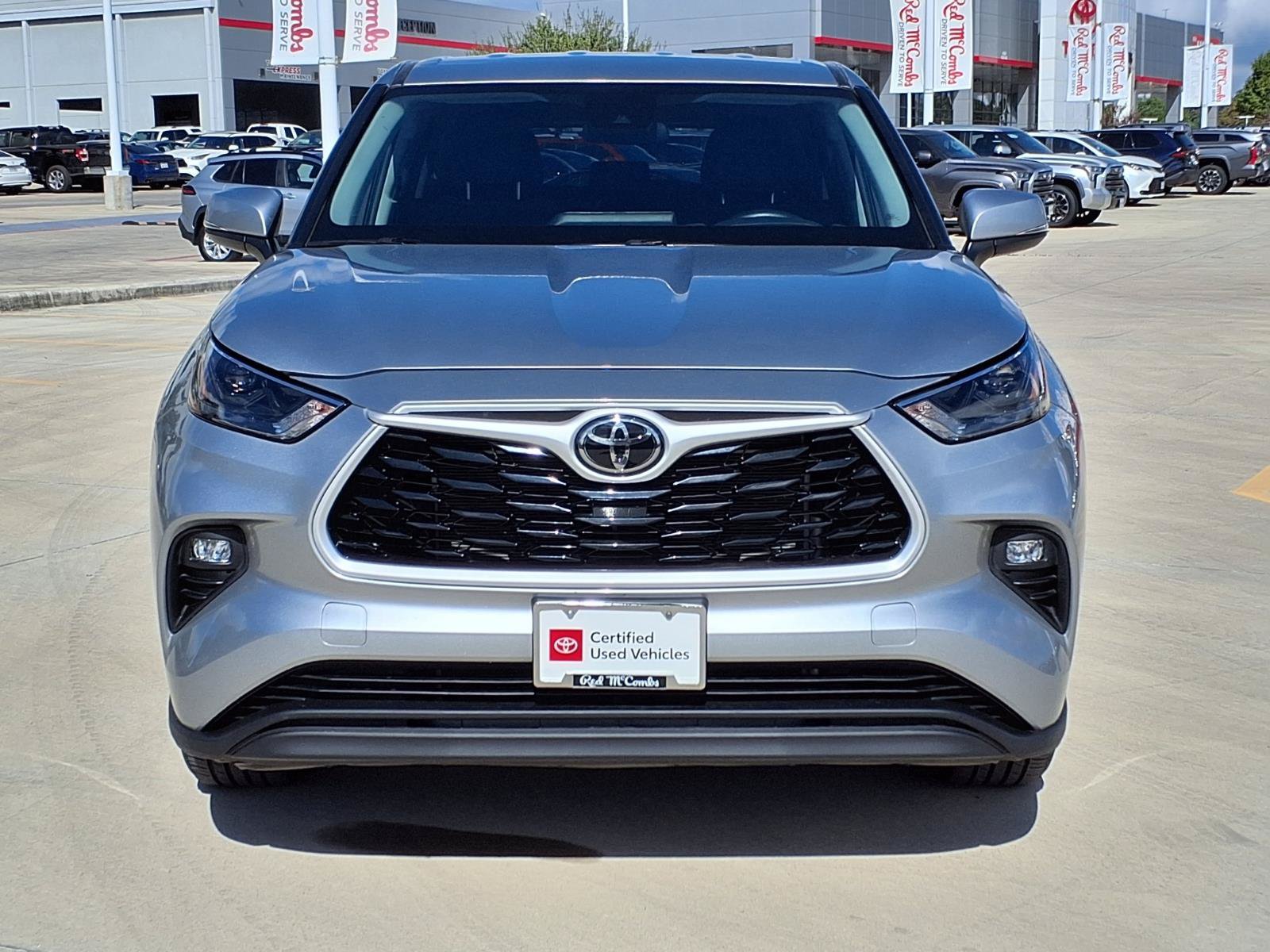 Certified 2025 Toyota Highlander LE FWD image 2