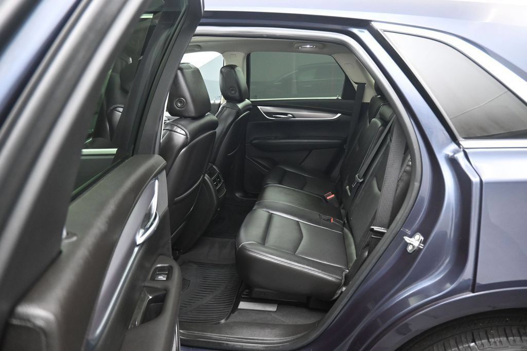 Used 2018 Cadillac XT5 Luxury w/ Driver Awareness Package FWD image 33