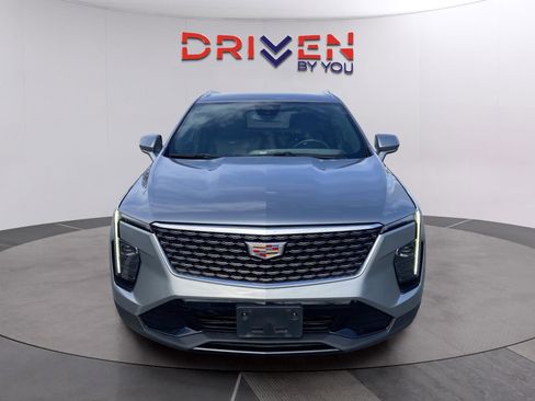 Used 2024 Cadillac XT4 Premium Luxury image 9