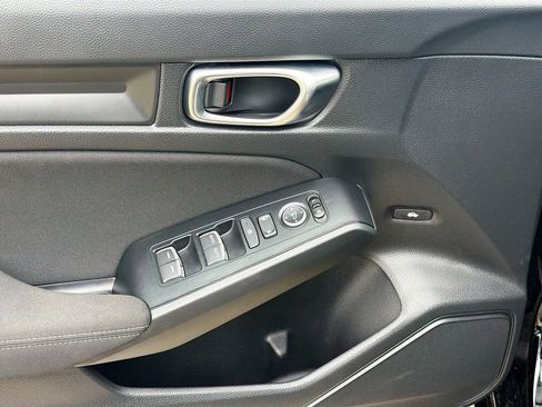 Used 2025 Honda Civic Sport image 17