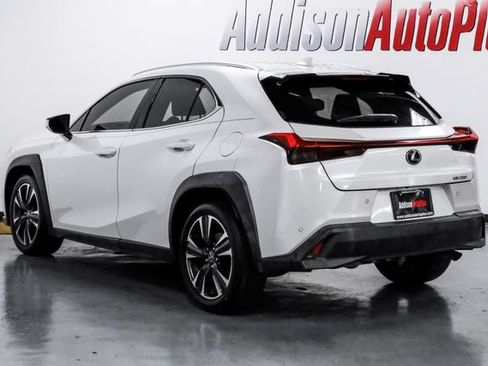 Used 2019 Lexus UX 200 w/ Premium Package FWD image 16