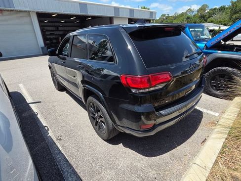 Certified 2022 Jeep Grand Cherokee Laredo X AWD/4WD image 5
