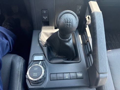 Used 2025 Toyota Tacoma TRD Off-Road AWD/4WD image 31