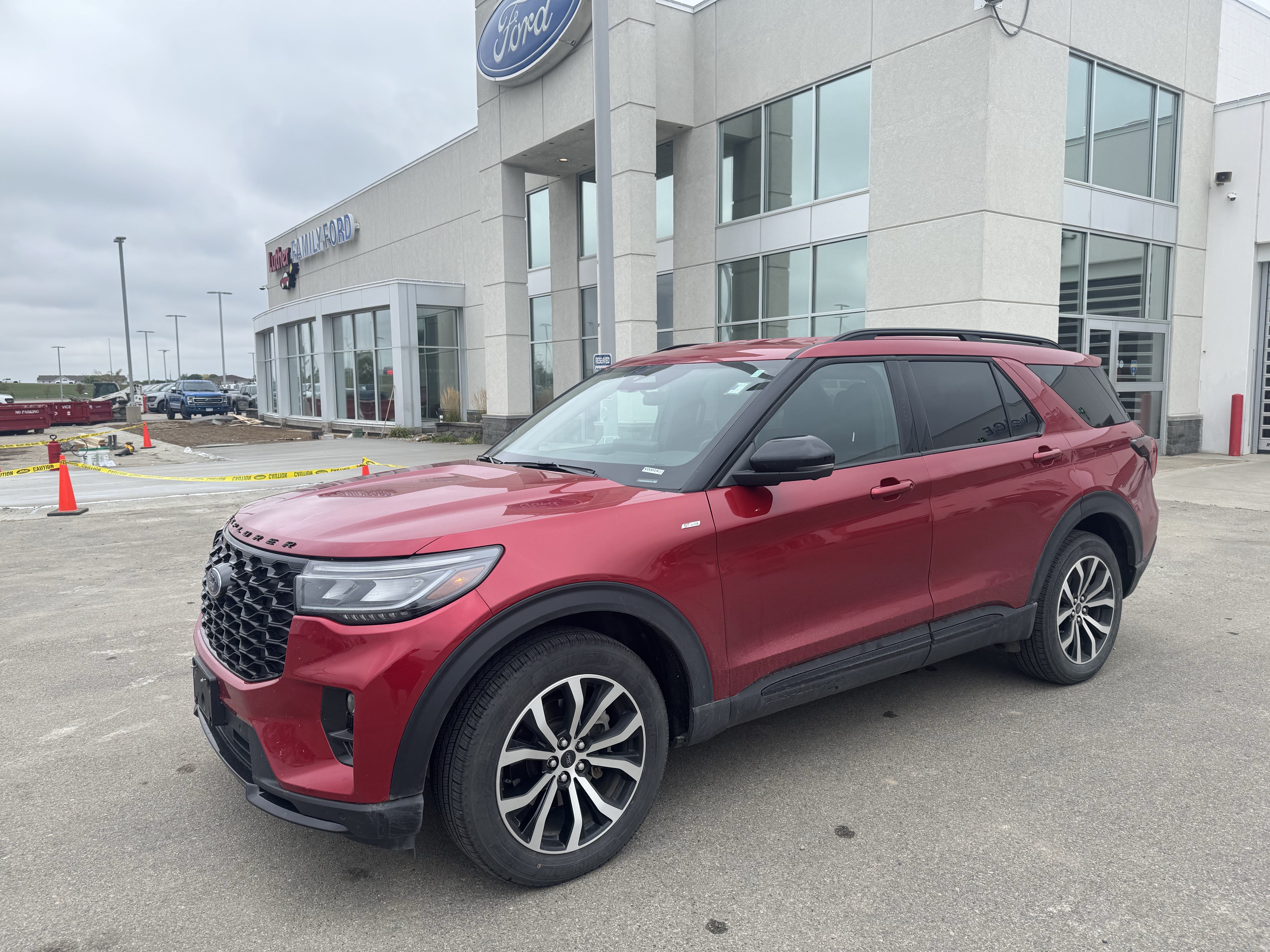 Used 2025 Ford Explorer ST-Line AWD/4WD image 3