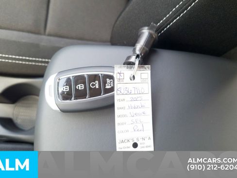 Used 2025 Hyundai Venue SEL FWD image 31