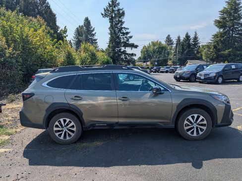 Used 2025 Subaru Outback Premium w/ Popular Package #1A AWD/4WD image 9