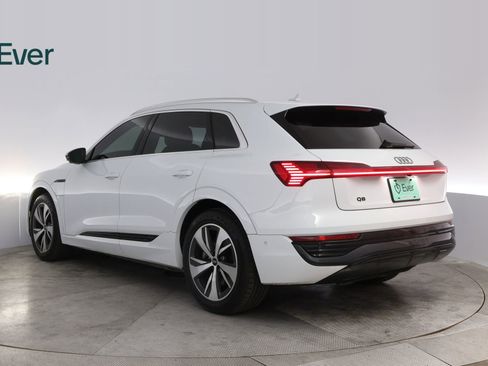 Used 2024 Audi Q8 e-tron Premium Plus w/ Premium Plus Package image 17