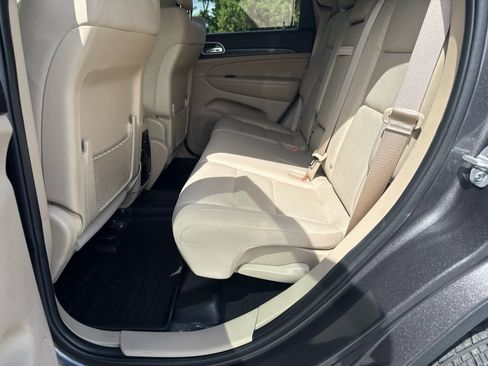 Used 2019 Jeep Grand Cherokee Laredo AWD/4WD image 13
