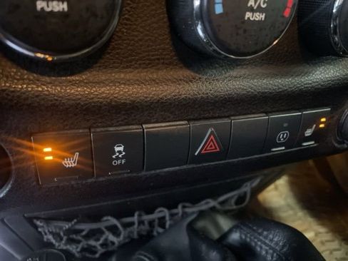 Used 2016 Jeep Wrangler Unlimited Sport image 4